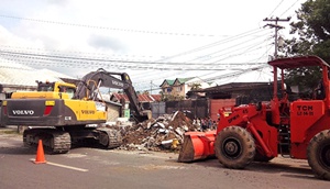 DPWH demolition of encroachments