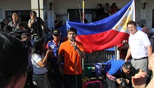 Pacquiao visits typhoon Yolanda victims